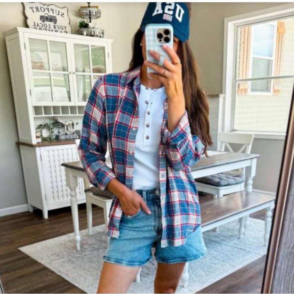 Women's Long Sleeve Collar Button-Down Shirt - Universal Thread™ Blue Plaid L